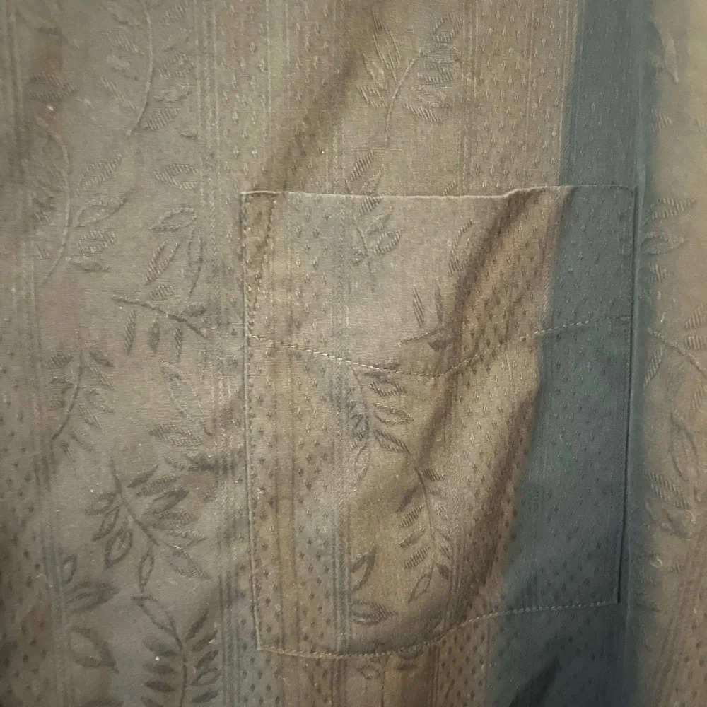 Tommy Bahama cotton & silk men’s XL button down with pocket and design. - Picture 7 of 9